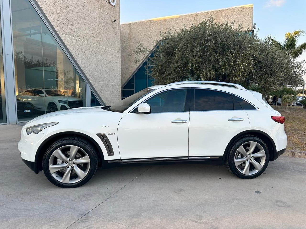 Infiniti QX70 3.0 diesel V6 AT S Premium