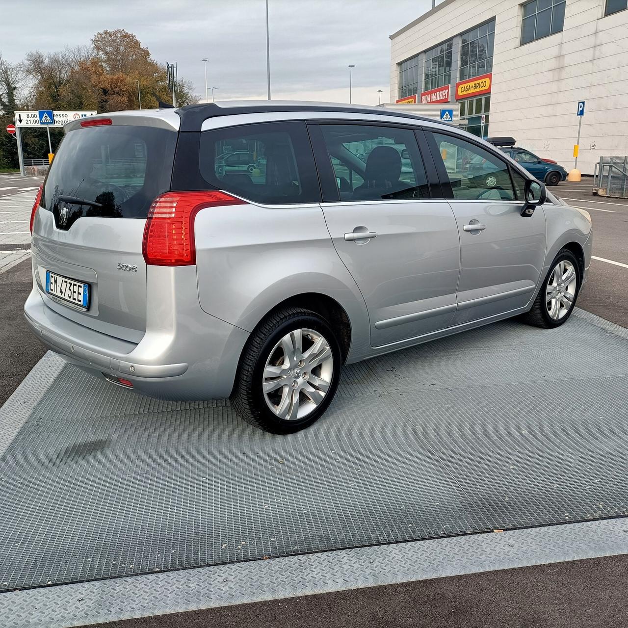 Peugeot 5008 2.0HDI 7POSTI NAVI FULL