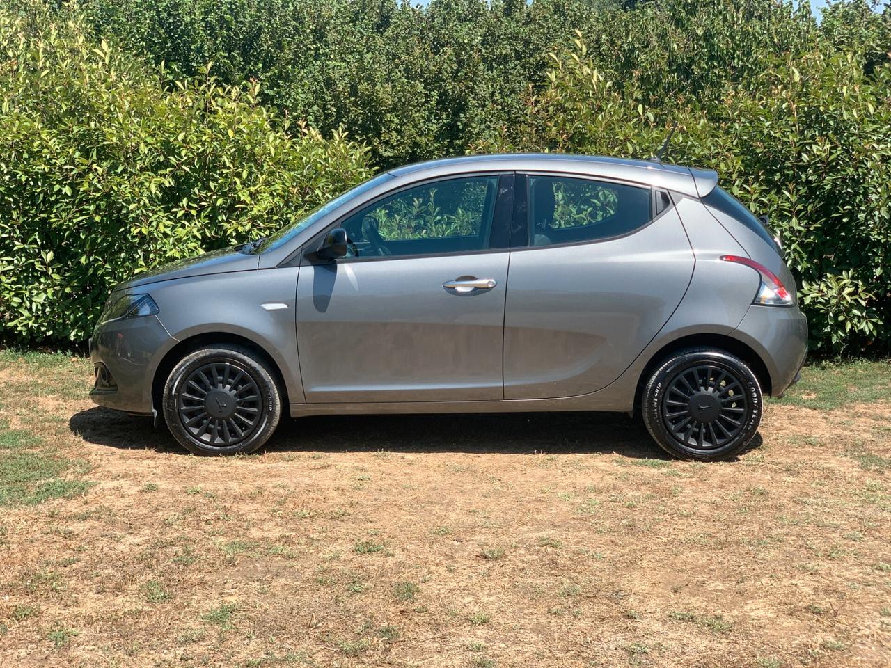 Lancia Ypsilon 1.0 FireFly 5 porte S&S Hybrid Silver Plus