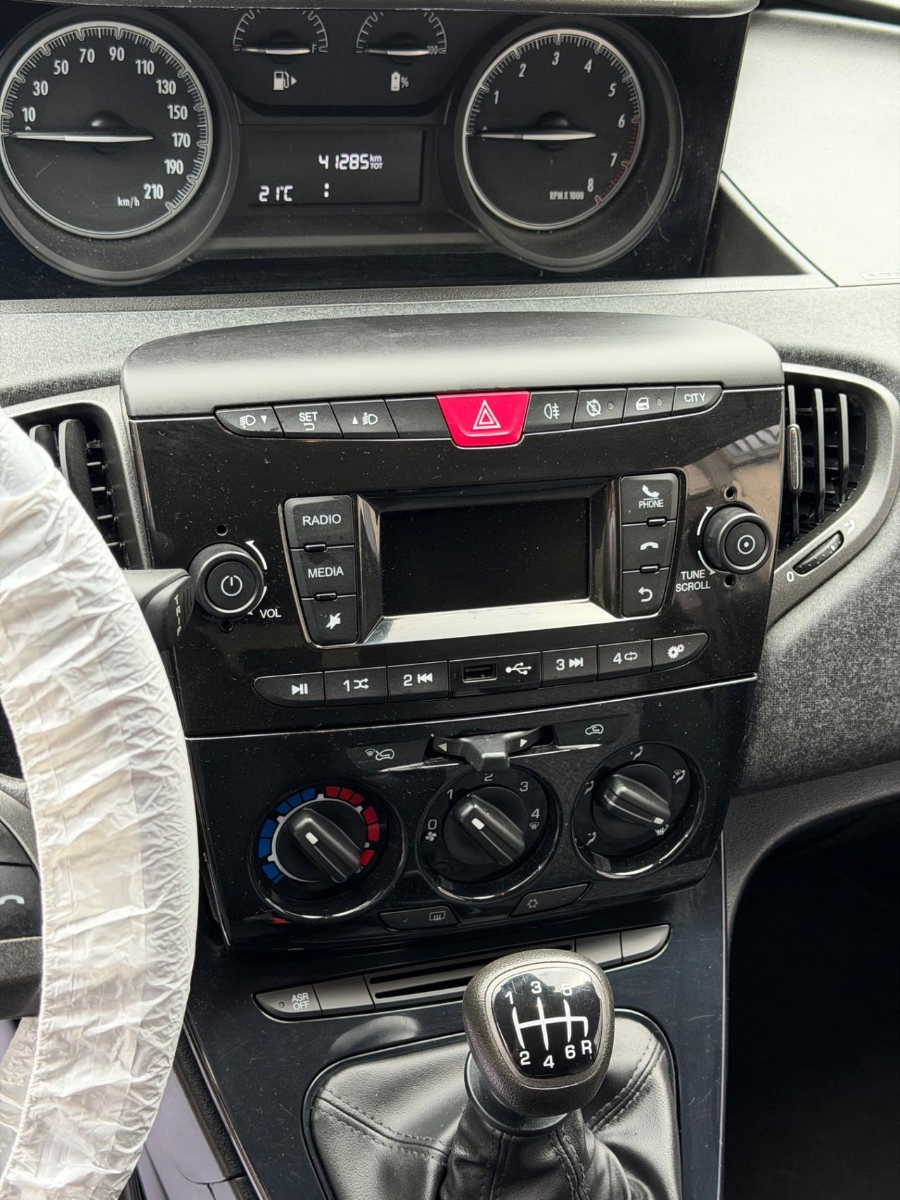Lancia Ypsilon 1.0 FireFly 5 porte S&S Hybrid Ecochic Silver