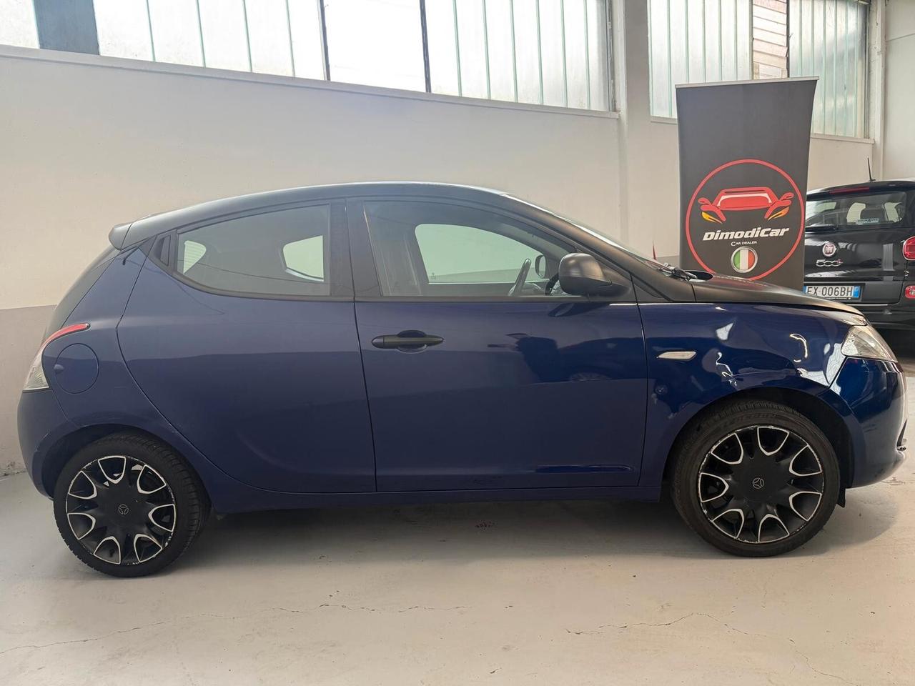Lancia Ypsilon 1.2 69 CV 5 porte S Momodesign
