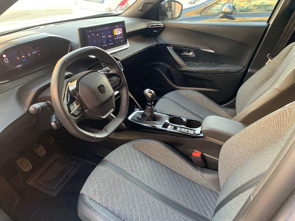 Peugeot 2008 PureTech 100 S&S Allure, SOLO KM 8.800!!!!!!!!!!!!!!