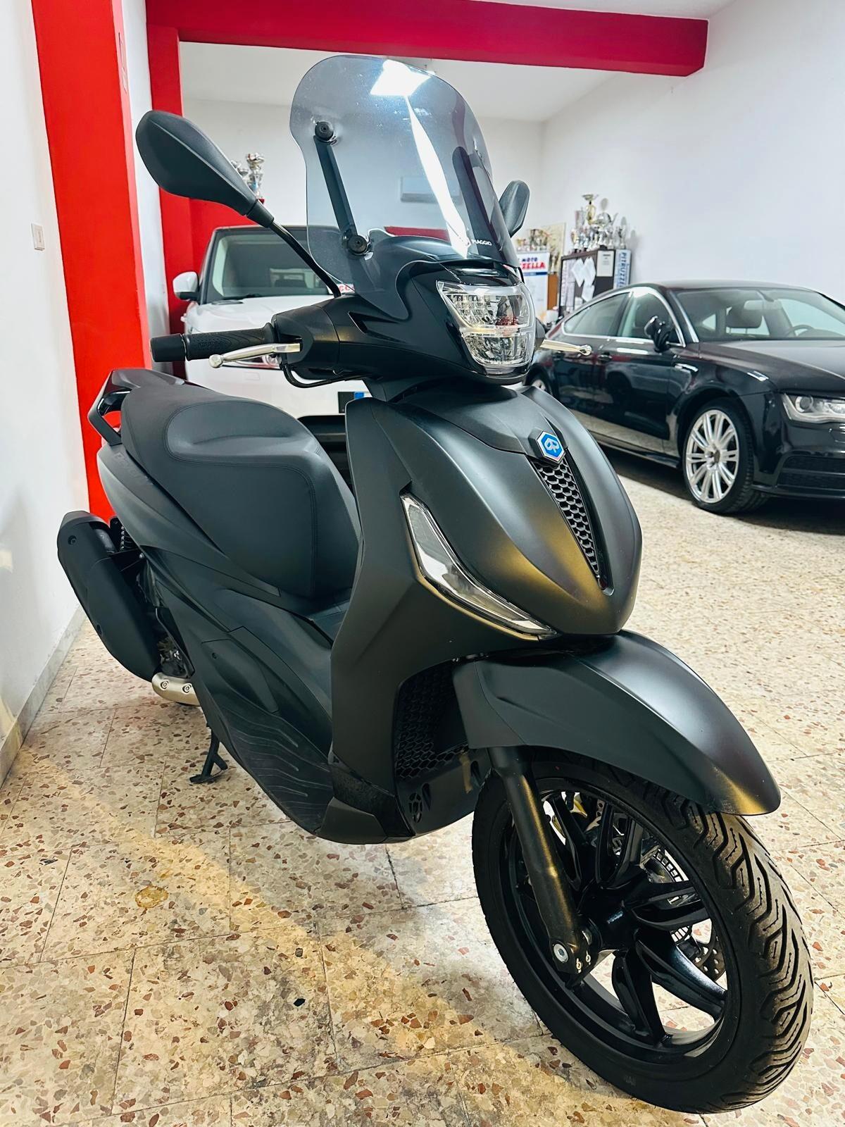 PIAGGIO BEVERLY 300 DEEP BLACK 2023