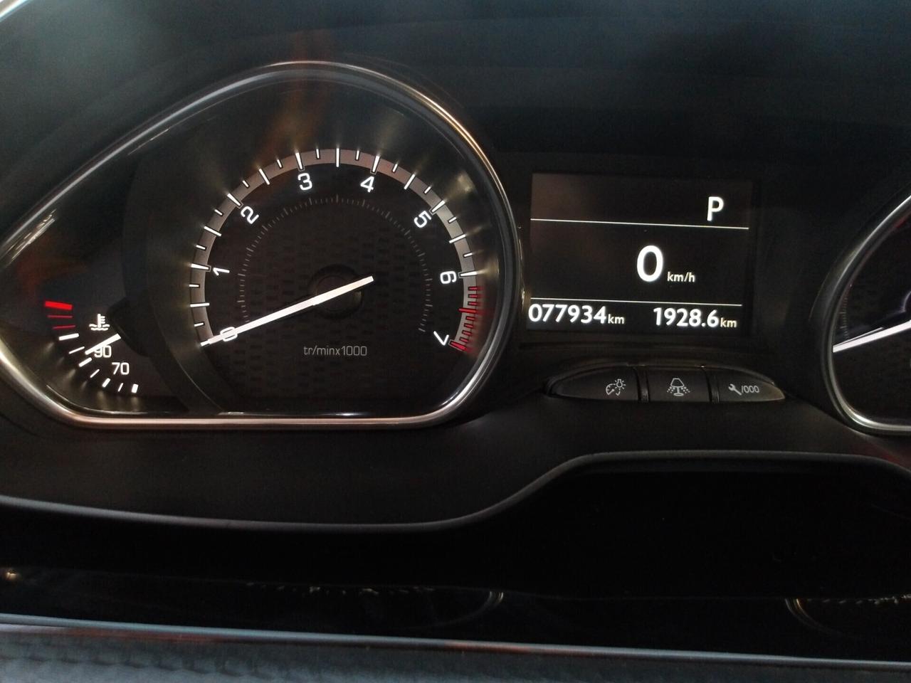 PEUGEOT 2008 1.2 BENZ-GT LINE-AUTO-NAVI