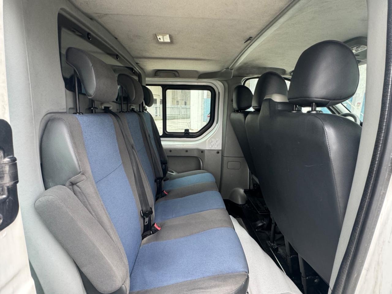 Renault trafic 2.0 DCI 6 POSTI 2012