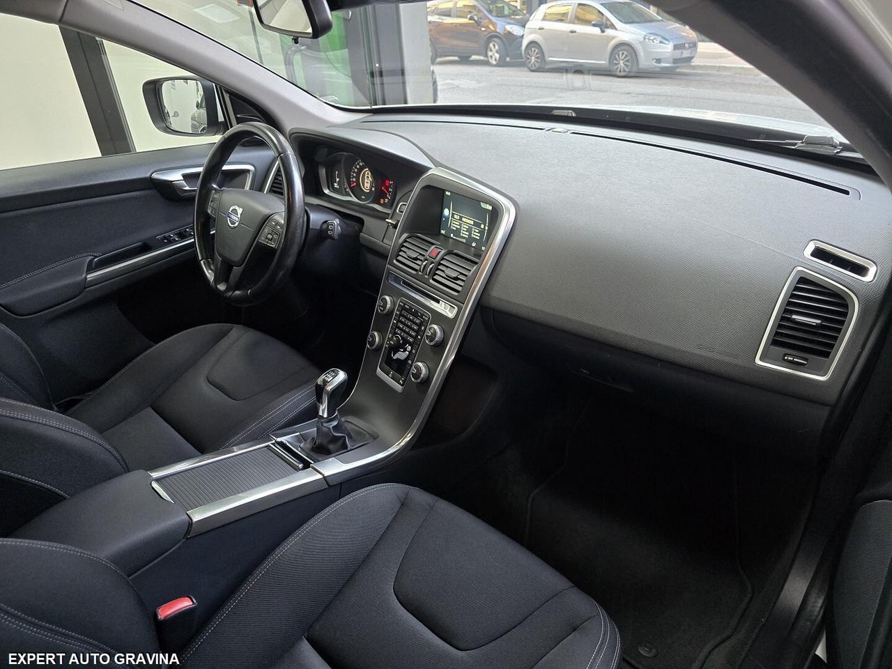 VOLVO XC60 2015 CAMBIO MANUALE 2.0 181cv PARI NUOV