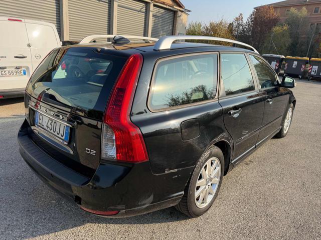 VOLVO V50 D2 R-design senza nessun lavoro da fare