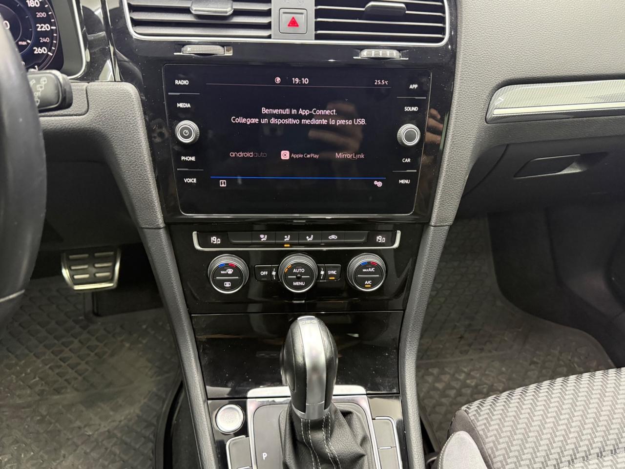 Volkswagen Golf 1.6 TDI 116CV R-LINE DSG FULL LED IPERFULL