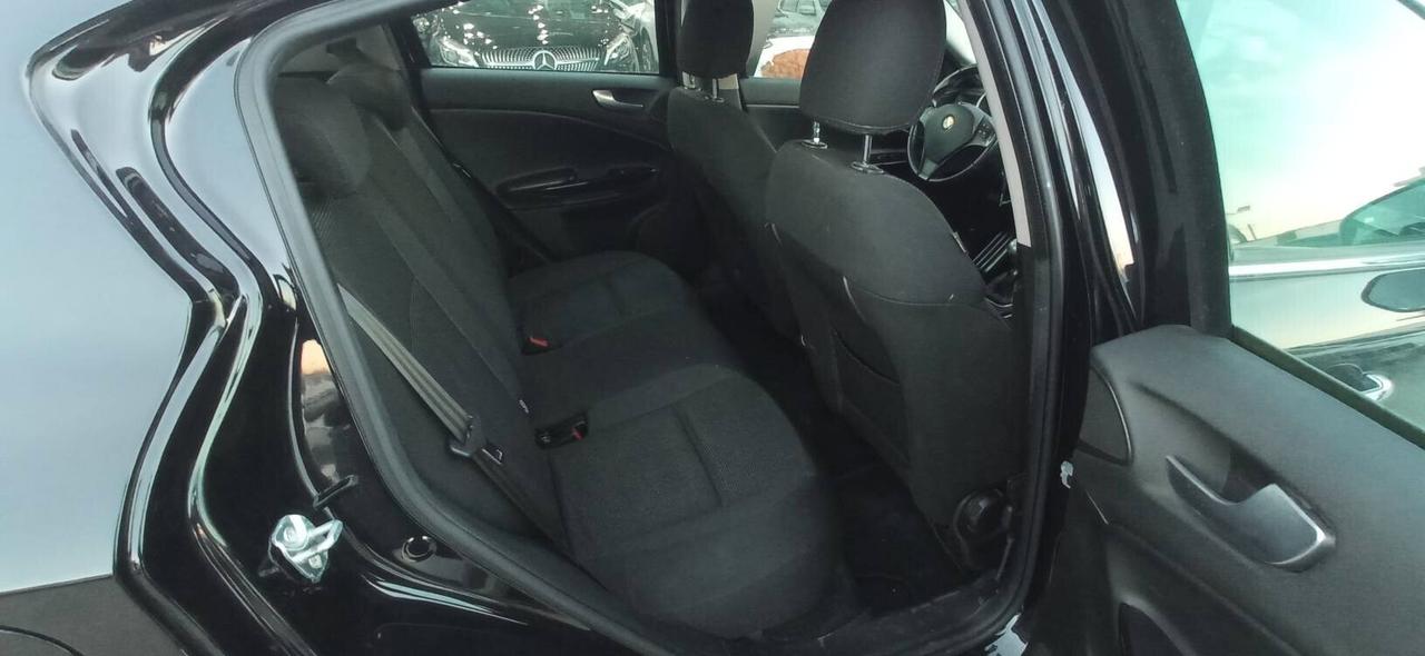 Alfa Romeo Giulietta 1.6 JTDm-2 Distinctive