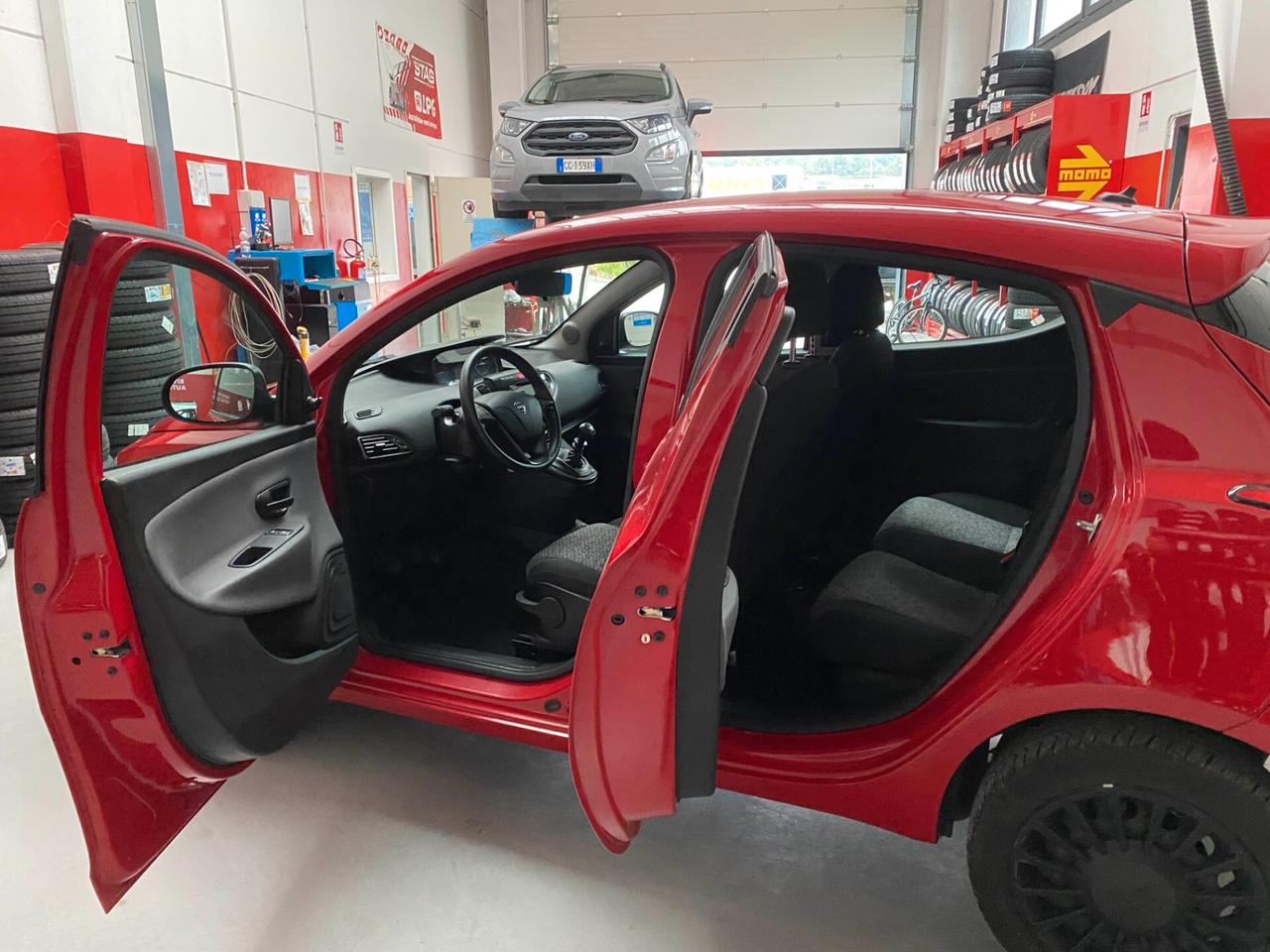 Lancia Ypsilon 1.0 FireFly 5 porte S&S Hybrid Ecochic Silver