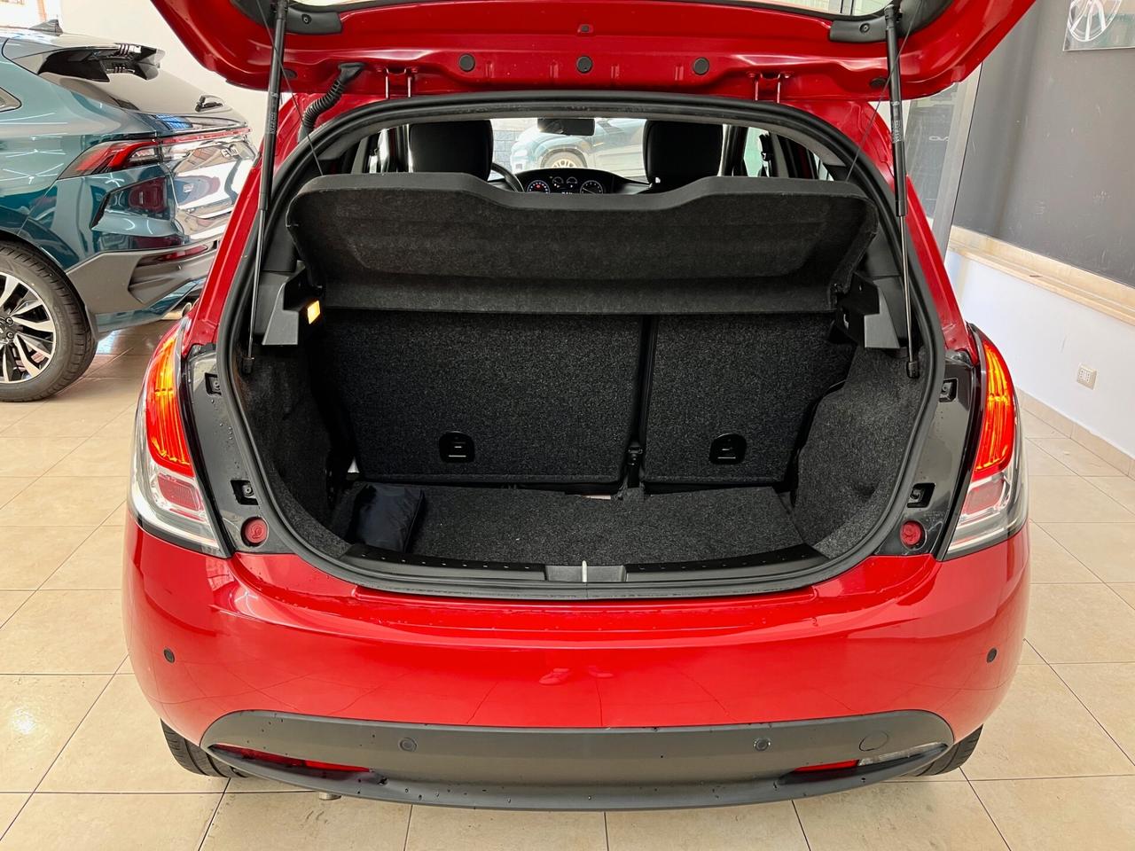 Lancia Ypsilon 1.0 HYBRID Silver KM. 51.900 - 2022