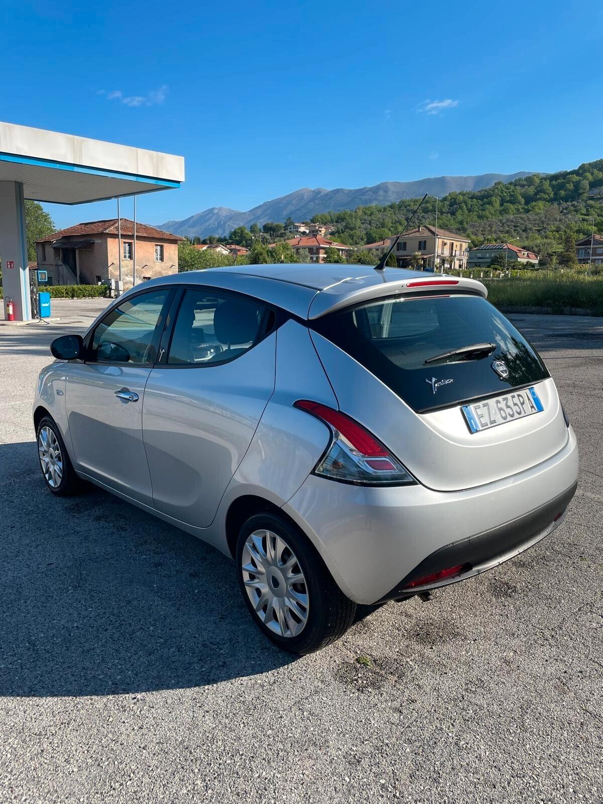 Lancia Ypsilon 1.2 69 CV Unyca