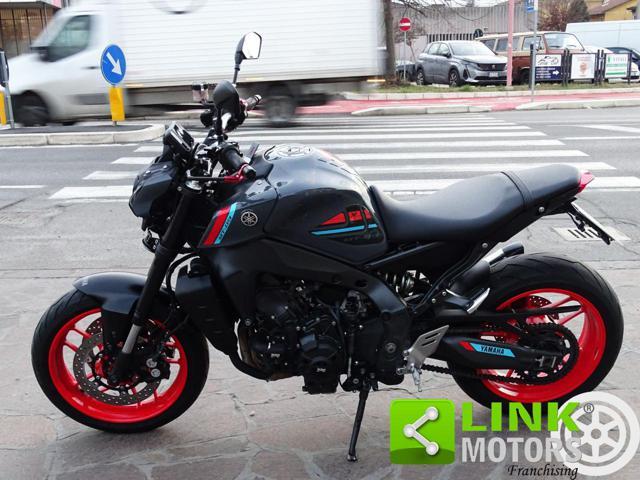 YAMAHA MT-09 -