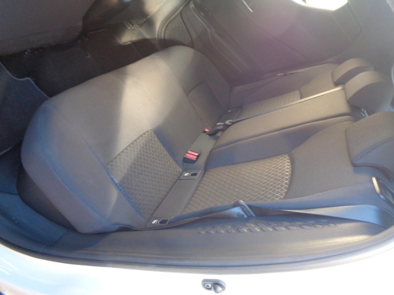 Toyota C-HR 1.8 HV Active NESSUN VINCOLO DI FINANZIAMENTO