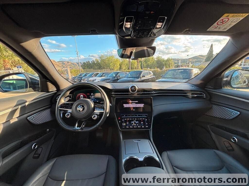 Maserati Grecale MHEV 300 CV solo 10.000 KM IVA ESPOSTA Tua a soli 579 Euro al mese