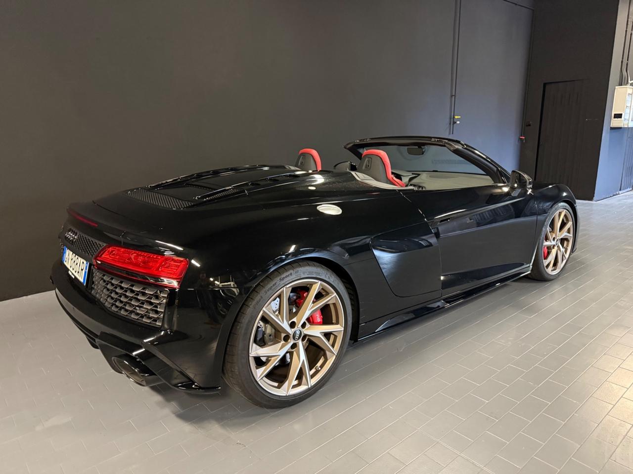 Audi R8 Spyder V10 RWD S tronic performance