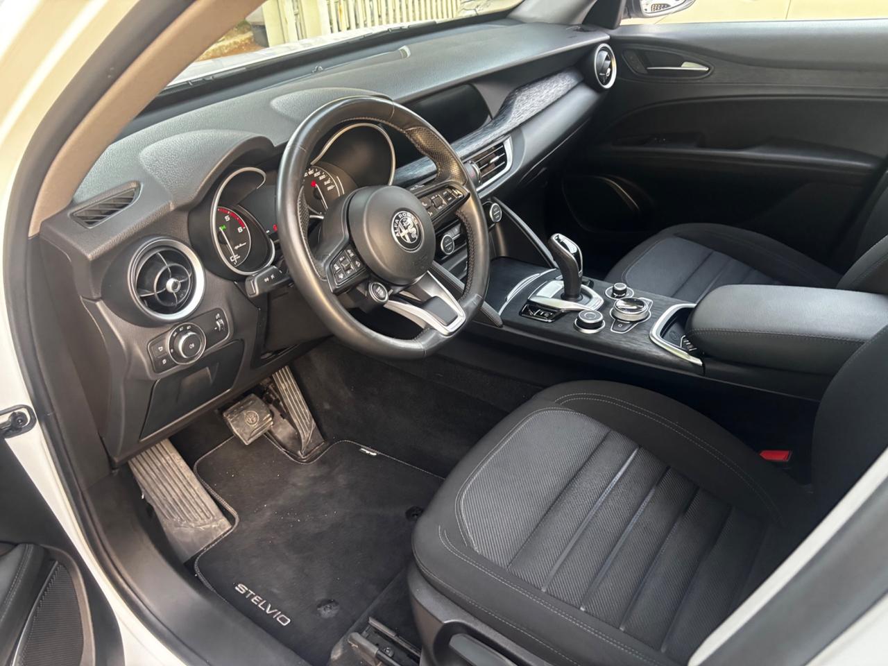 Alfa Romeo Stelvio 2.2 Turbodiesel 190 CV AT8 RWD Executive