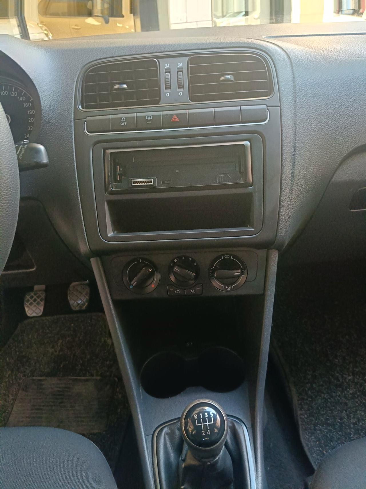 VOLKSWAGEN POLO 1.2 TDI 75CV-NEOPATENTATI-Euro 6490