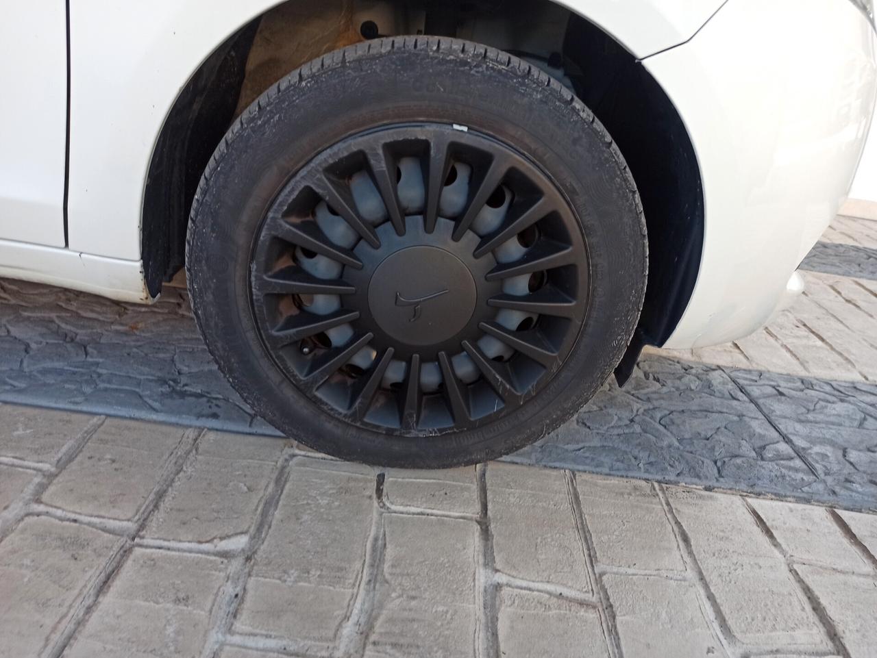 Lancia Ypsilon 1.0 FireFly 5 porte S&S Hybrid Ecochic Silver