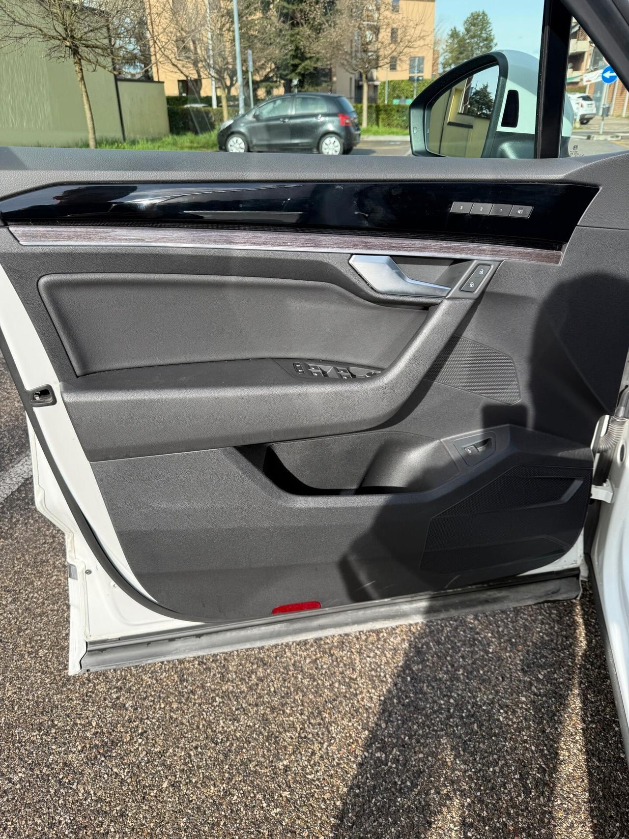 Volkswagen Touareg 3.0 V6 TDI - 4X4 - PELLE - NAV. - 12 MESI DI GAR.