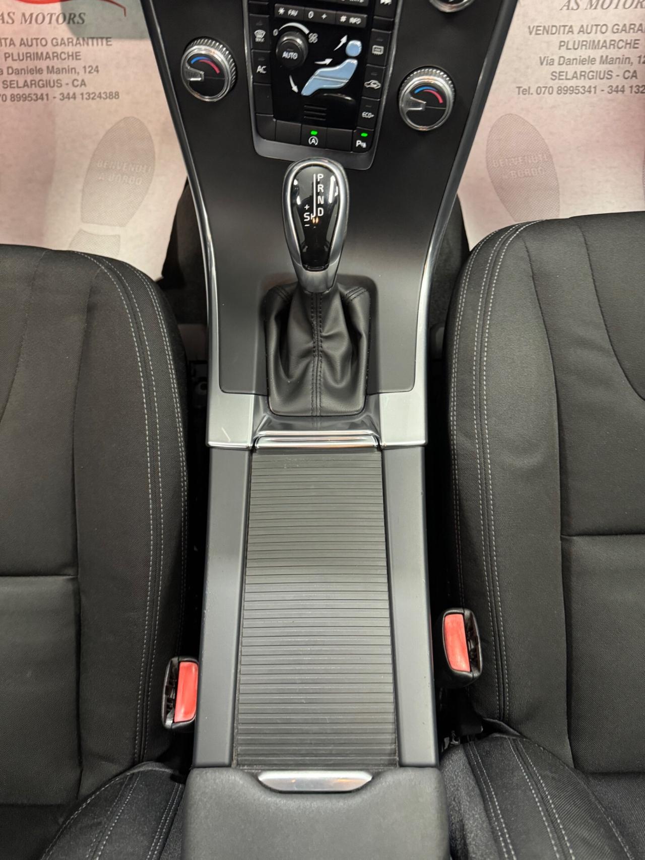 Volvo XC60 D4 R-design Momentum