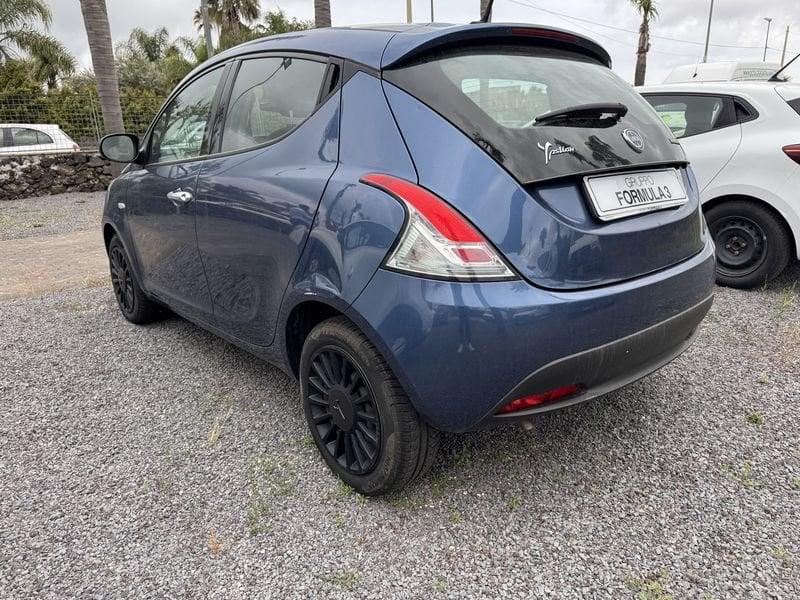 Lancia Ypsilon 1.0 FireFly 5 porte S&S Hybrid Silver