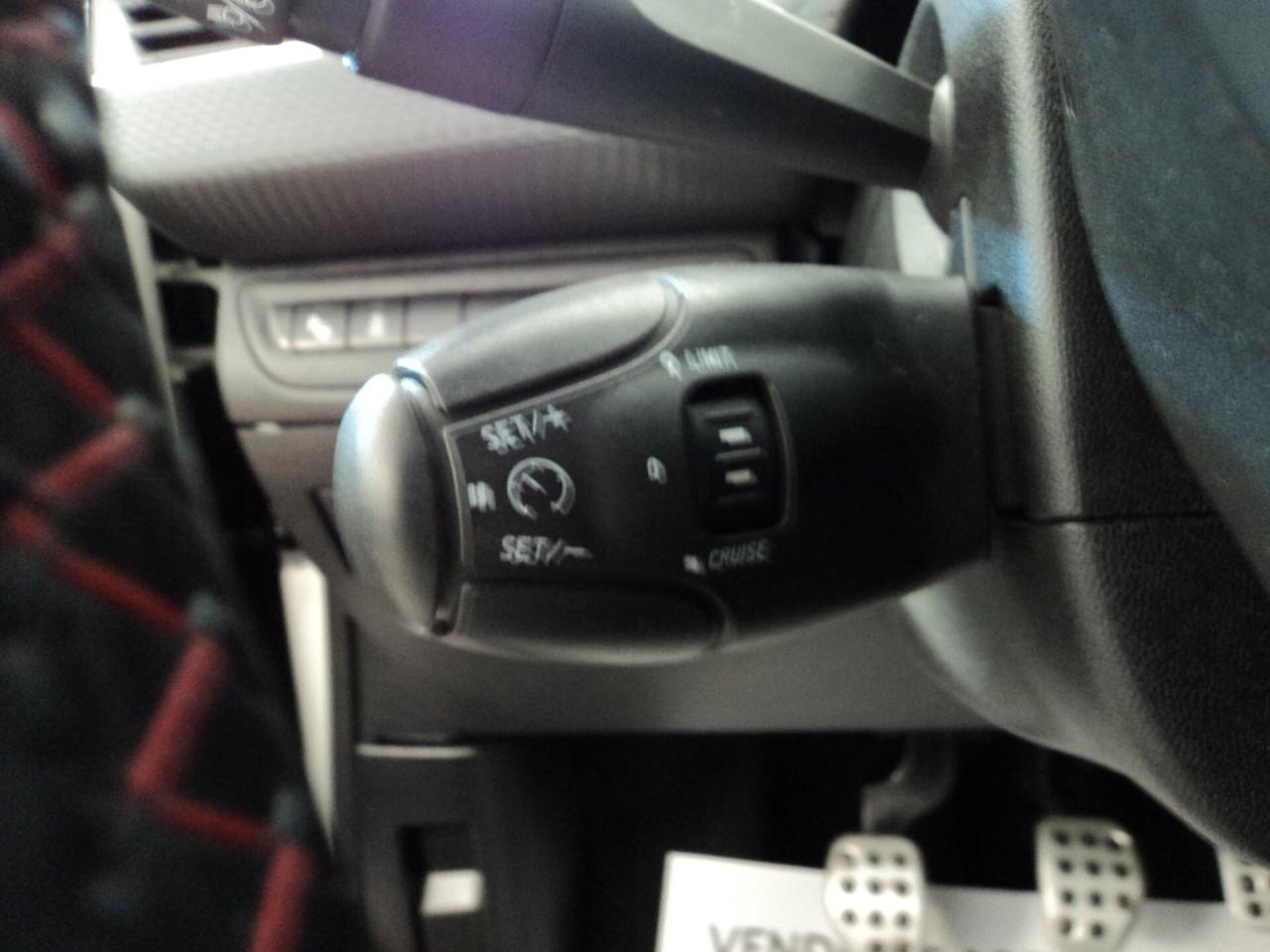 Peugeot 208 BlueHDi 100 5p. GT Line ICE White