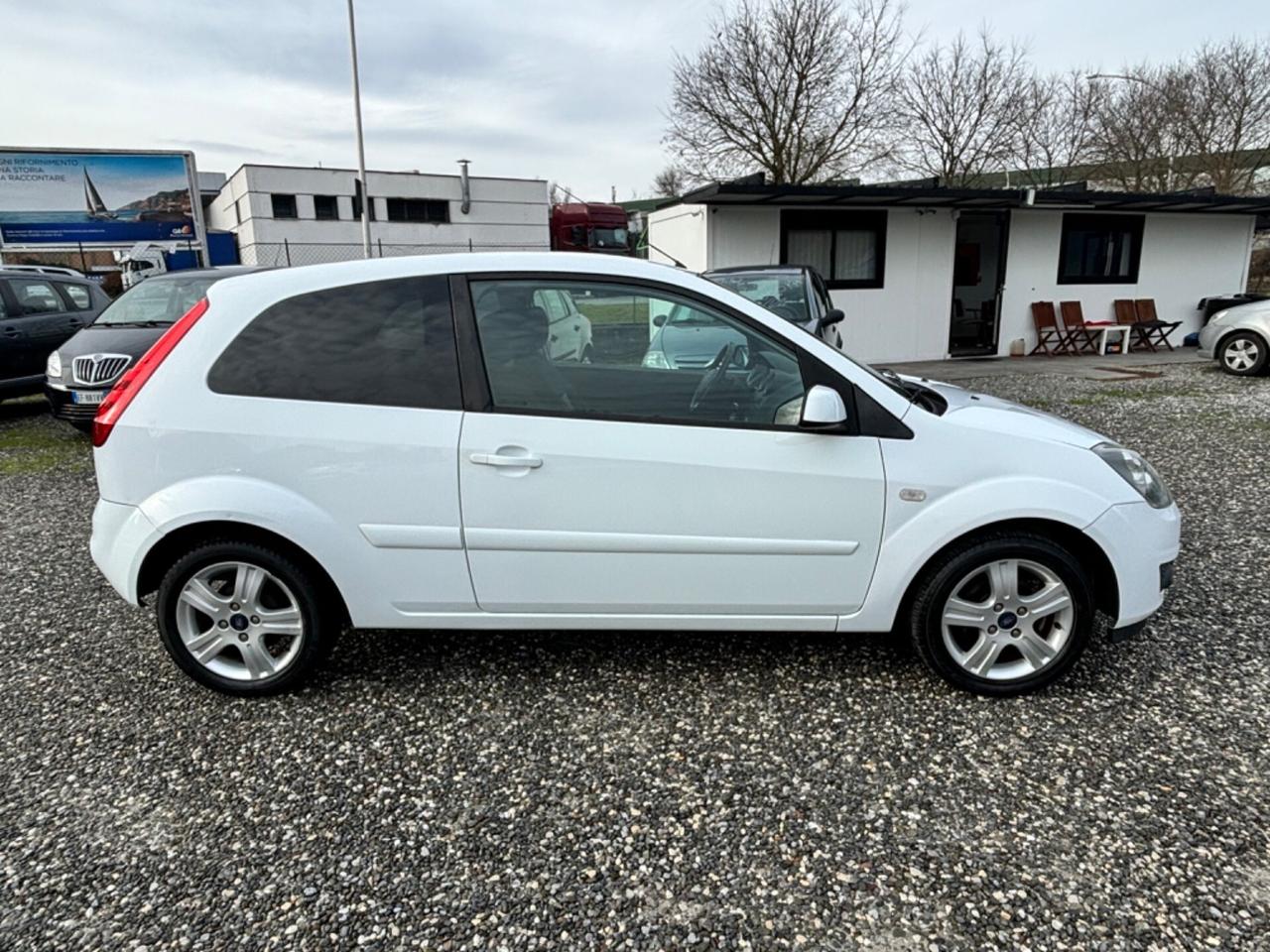 Ford Fiesta 1.2 16V 3p. Ghia