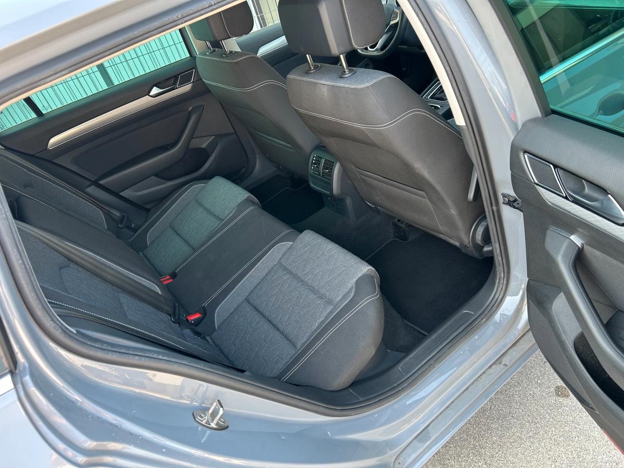 Volkswagen Passat Variant 2.0 TDI SCR 122 CV EVO DSG Business