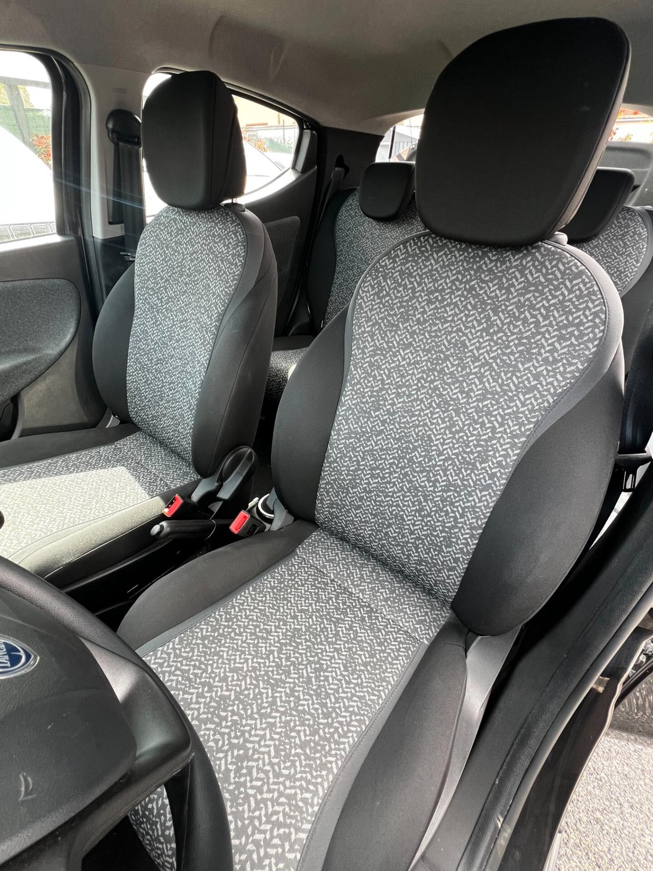 Lancia Ypsilon 1.0 FireFly 5 porte S&S Hybrid Ecochic Silver