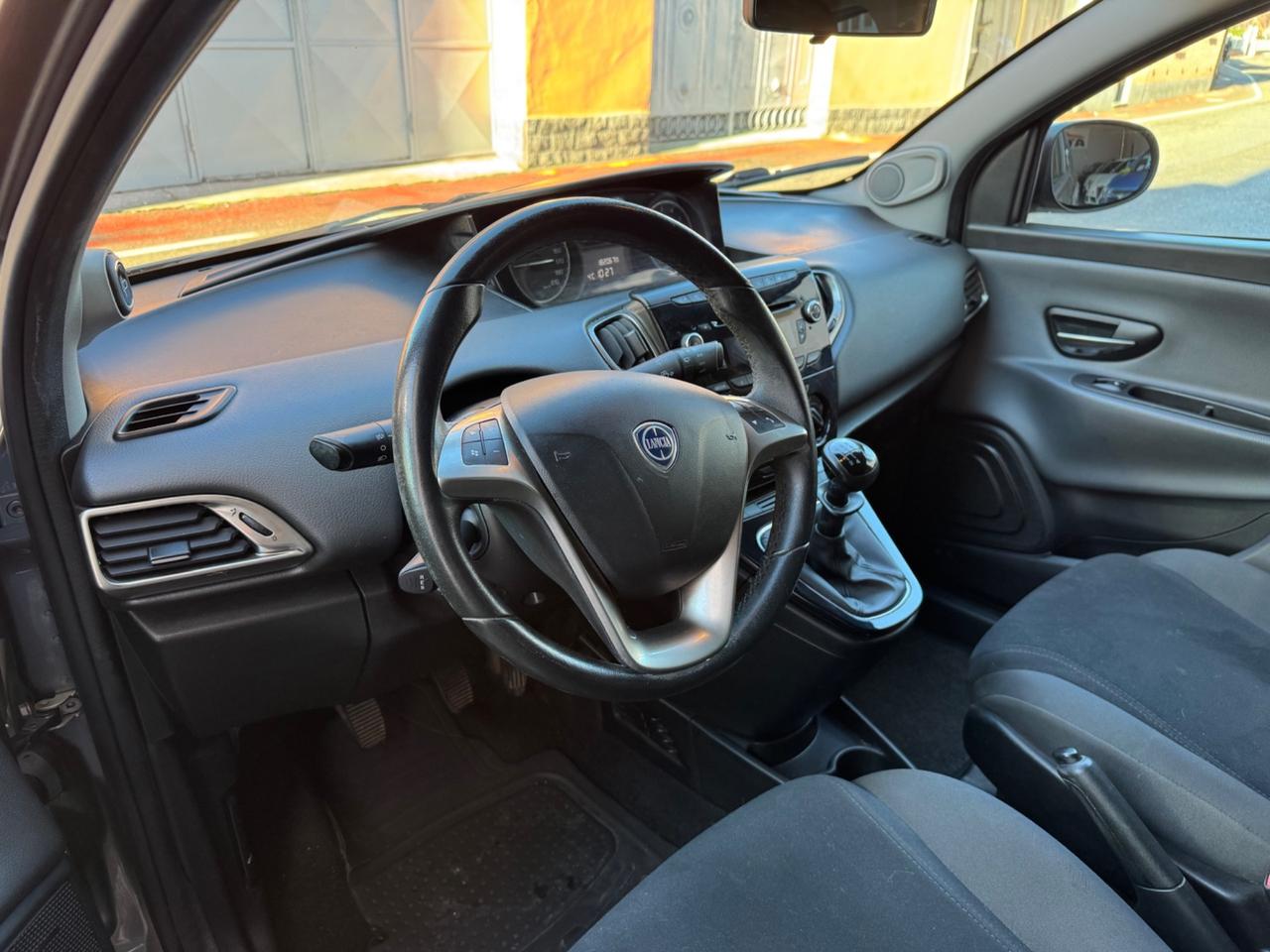 Lancia Ypsilon 1.2 69 CV 5 porte Gold