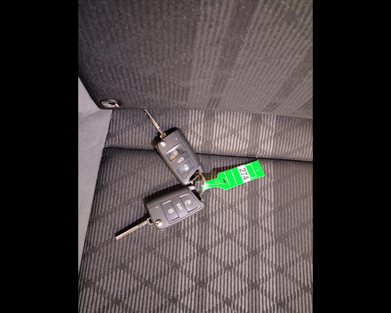 VOLKSWAGEN Polo VI 2022 - Polo 1.0 tsi R-Line 95cv