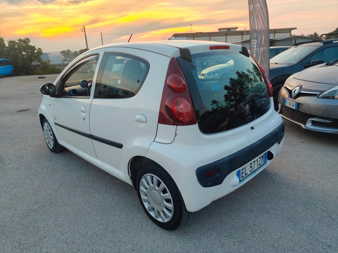 Peugeot 107 1.0 5p. Superga