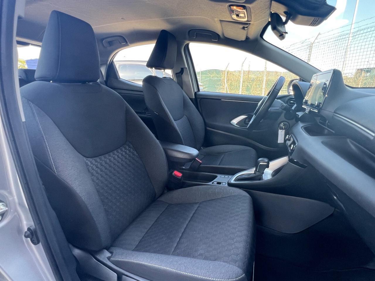 Toyota Yaris 1.5 Hybrid 5 porte Business FINANZIABILE