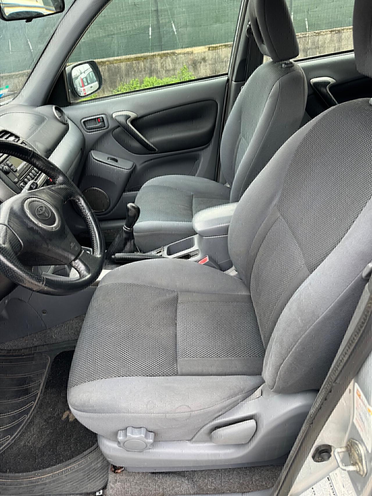 Toyota RAV 4 RAV4 2.0 Tdi D-4D cat 5 porte Sol 4x4 con gancio traino