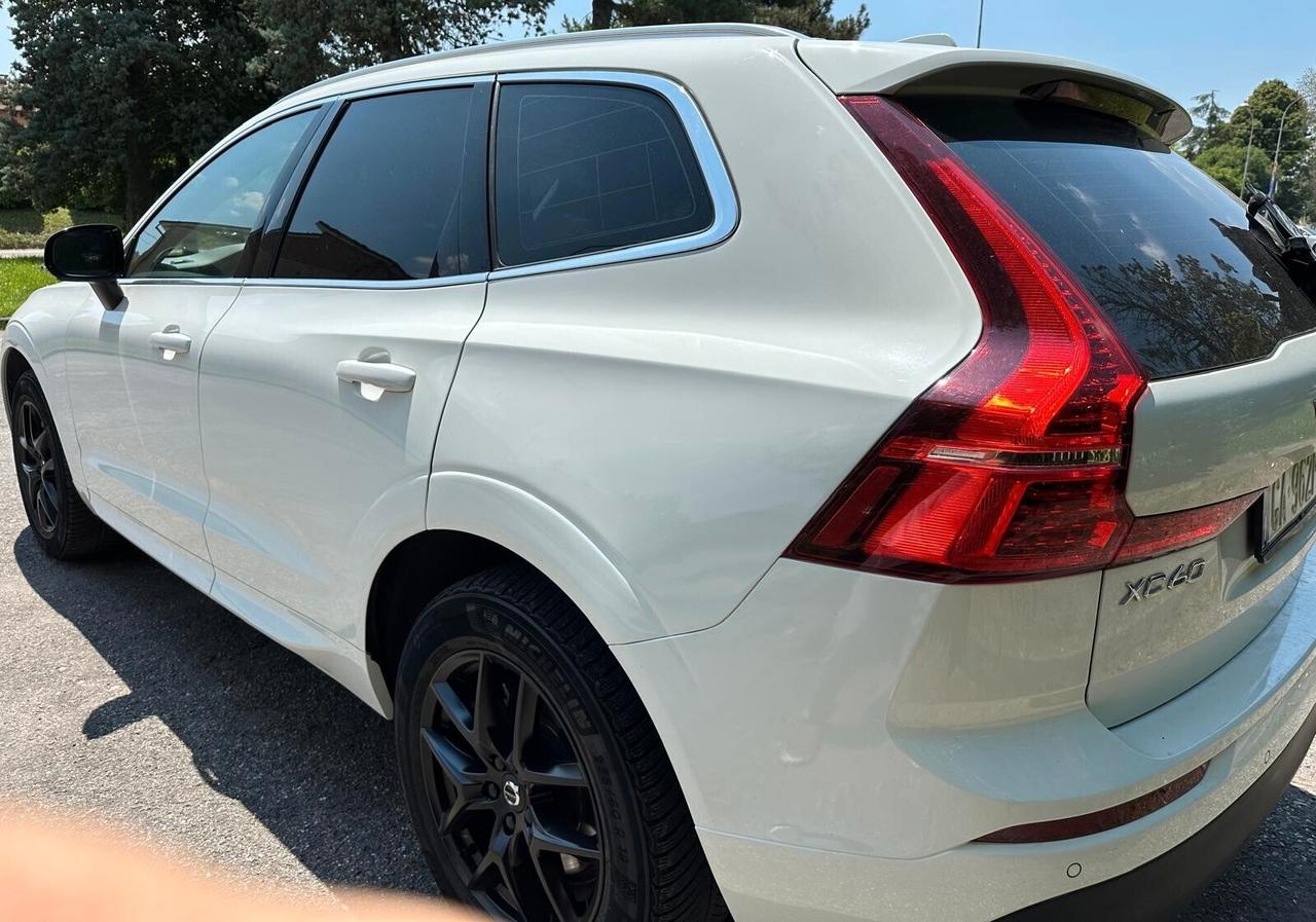 Volvo XC 60 XC60 B5 (d) AWD Geartronic Momentum Pro Dark