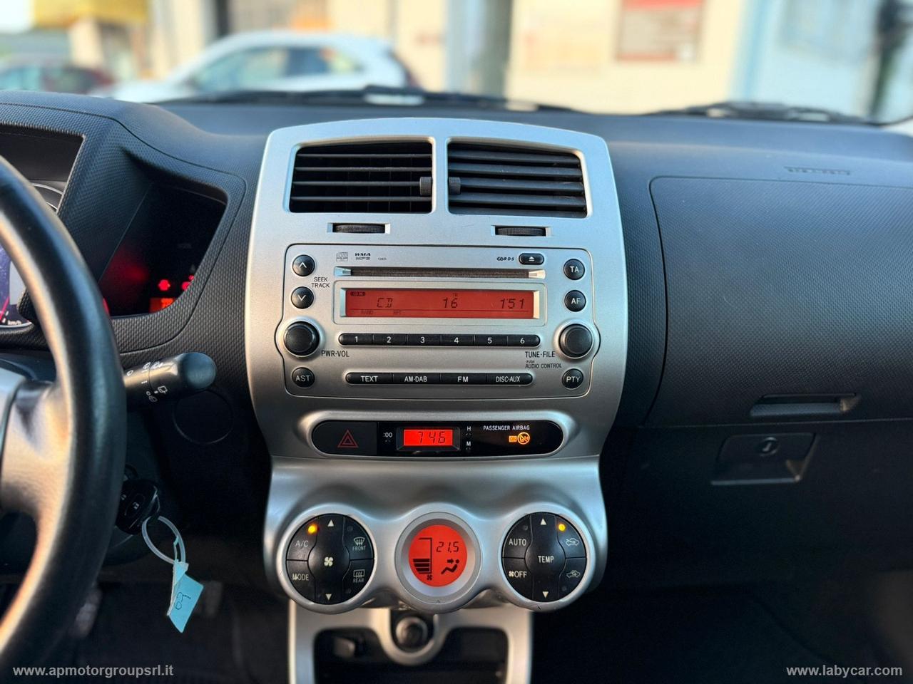 TOYOTA Urban Cruiser 1.4 D-4D AWD Luxury