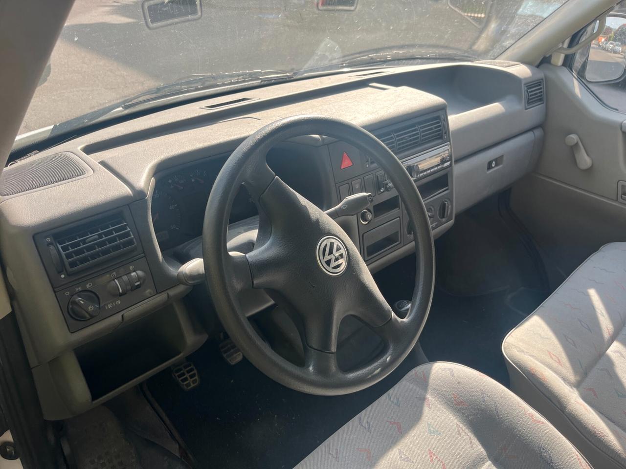 Volkswagen Transporter 2.5 TDI/88CV 9 posti autovettura