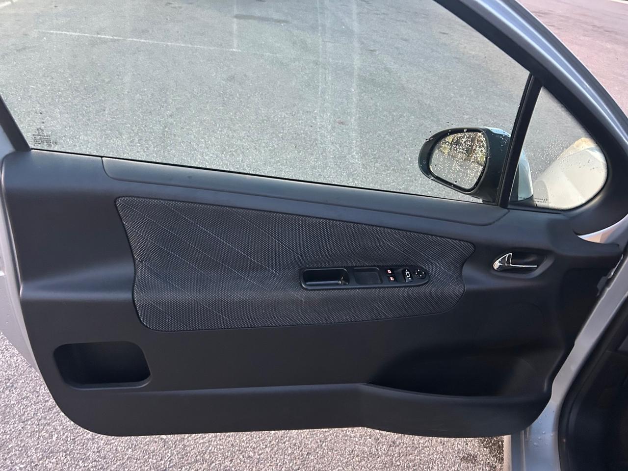 Peugeot 207 1.4 8V 75CV 5p. Active