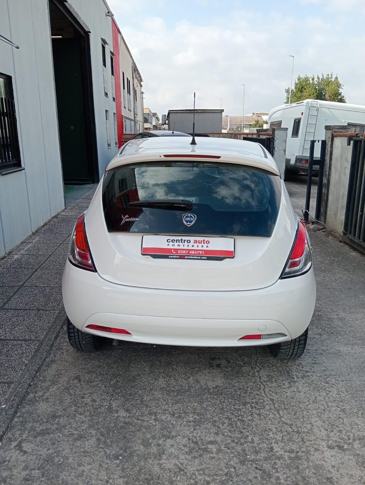 Lancia Ypsilon 1.2 69 CV 5 porte Silver