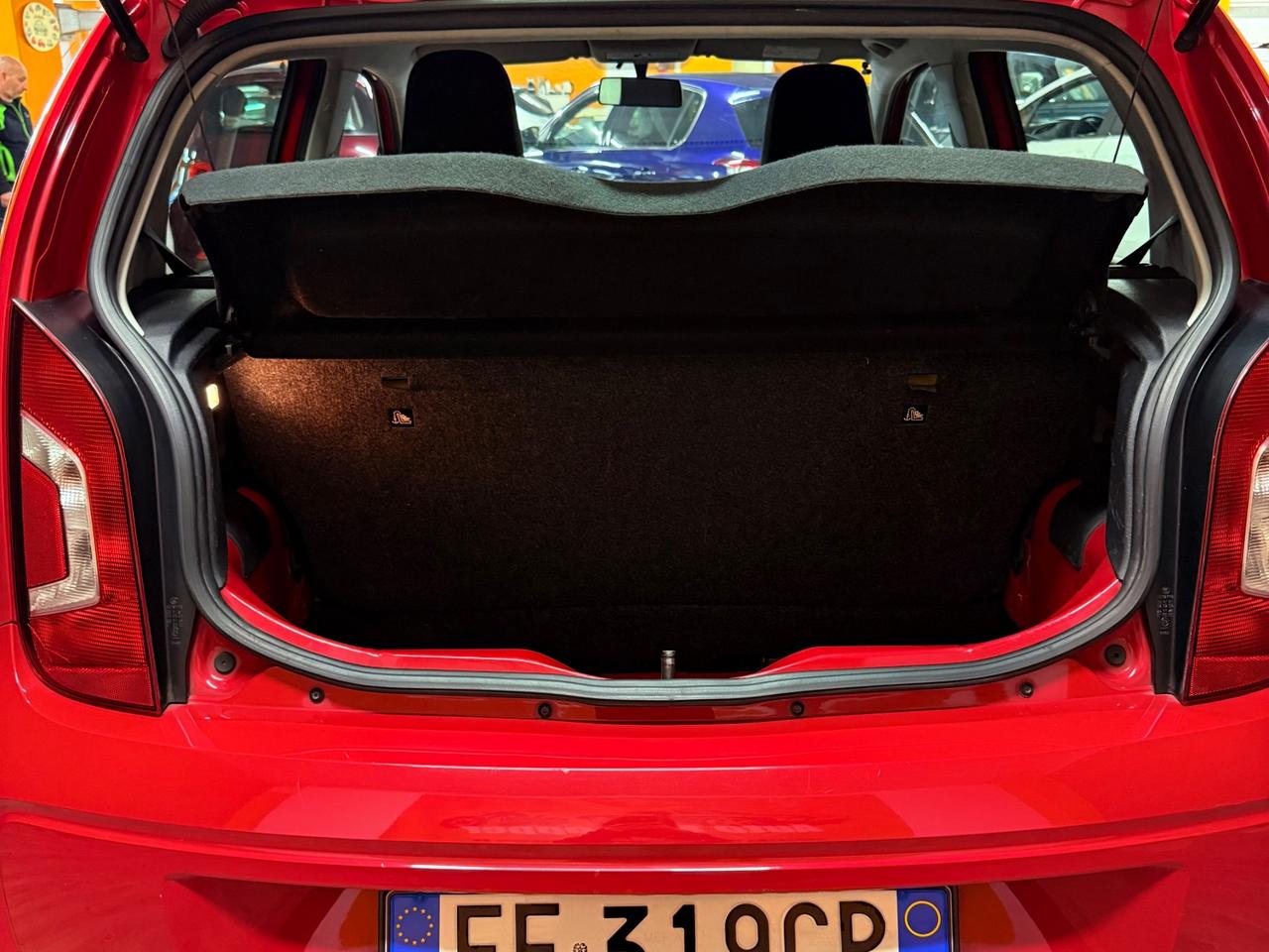 STUPENDA VOLKSWAGEN UP ADATTA A NEOPATENTATI UNICO PROPRIETARIO