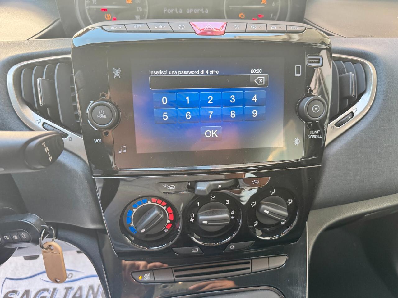 Lancia Ypsilon 1.0 FireFly 5 porte S&S Hybrid Gold