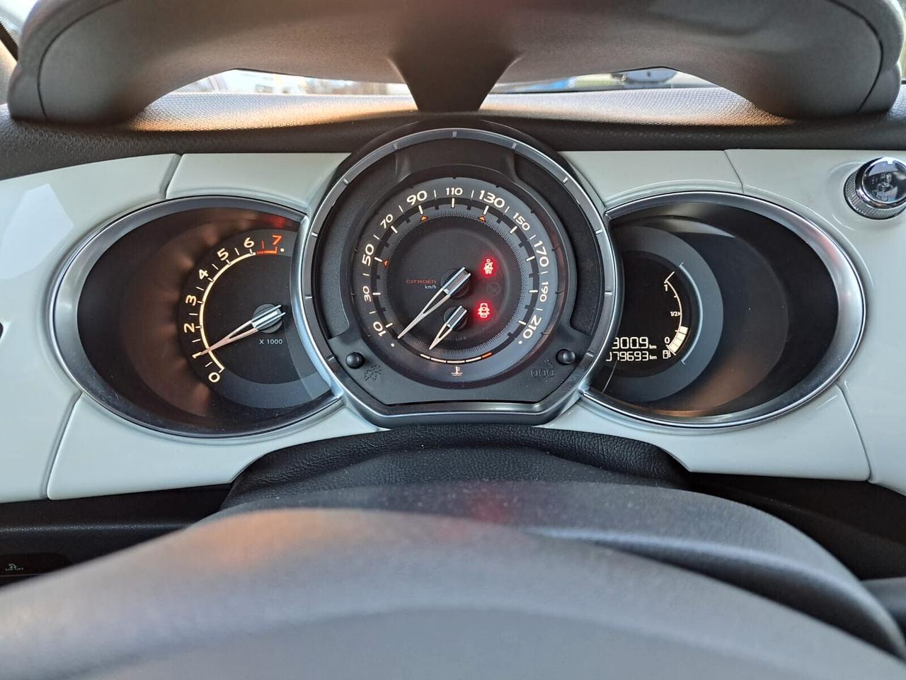 DS DS3 1.6 VTi 120 Just Black