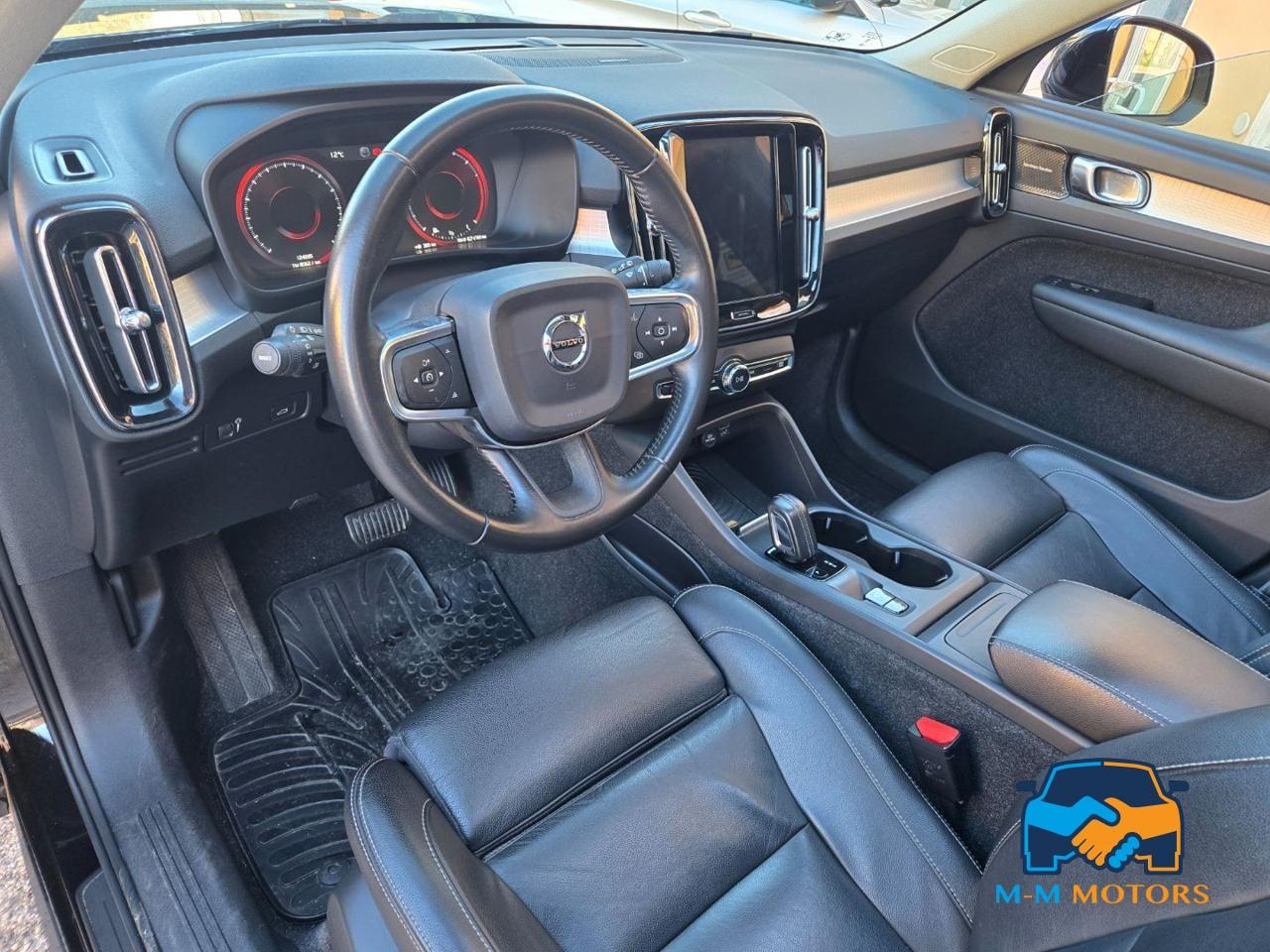 VOLVO XC40 D4 AWD Geartronic Momentum