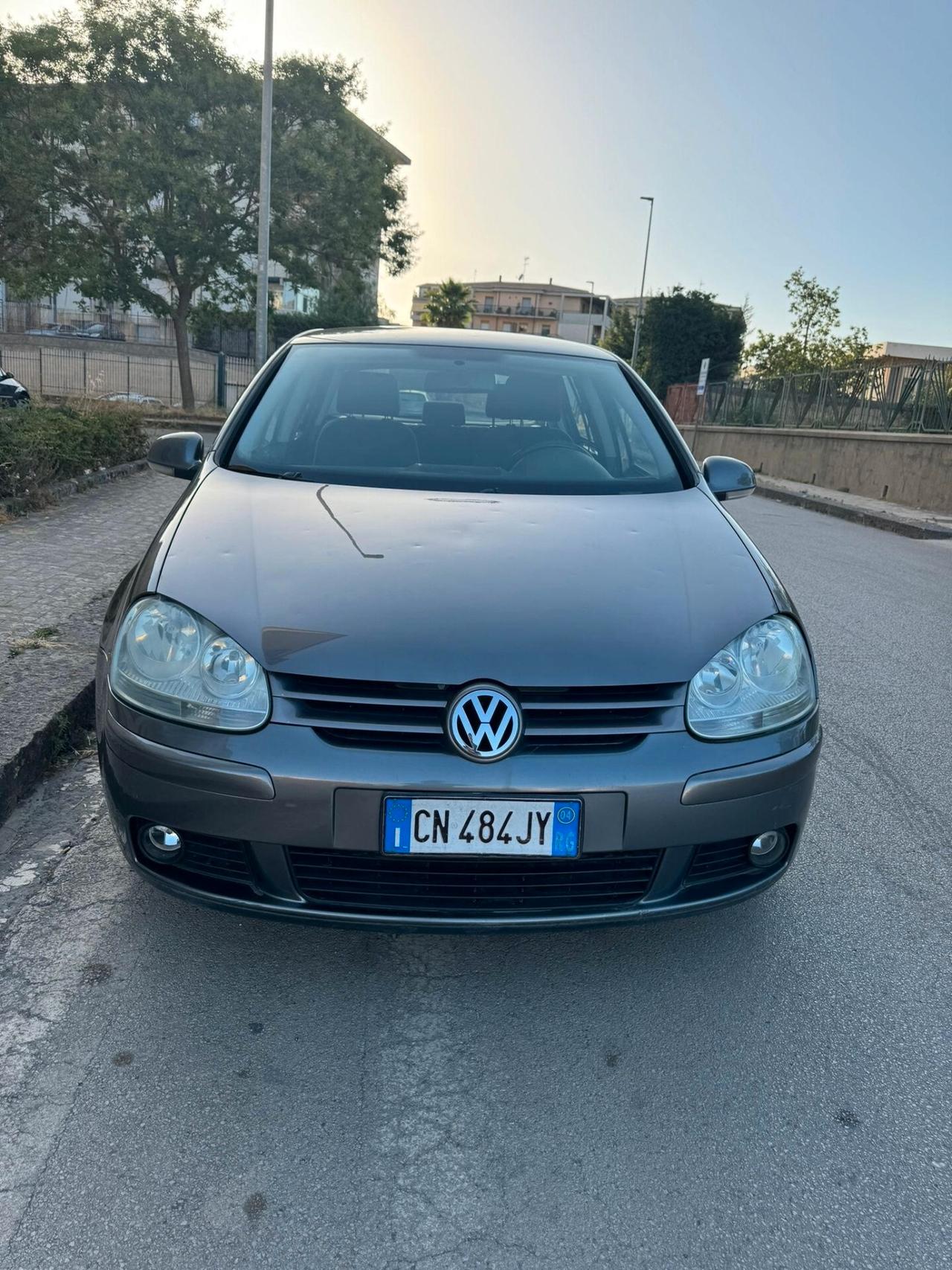 Volkswagen Golf 5serie 1.6 FSI 5p.