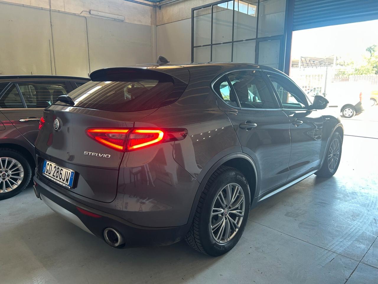 Alfa Romeo Stelvio 2.2 Turbodiesel 160 CV AT8 RWD Business