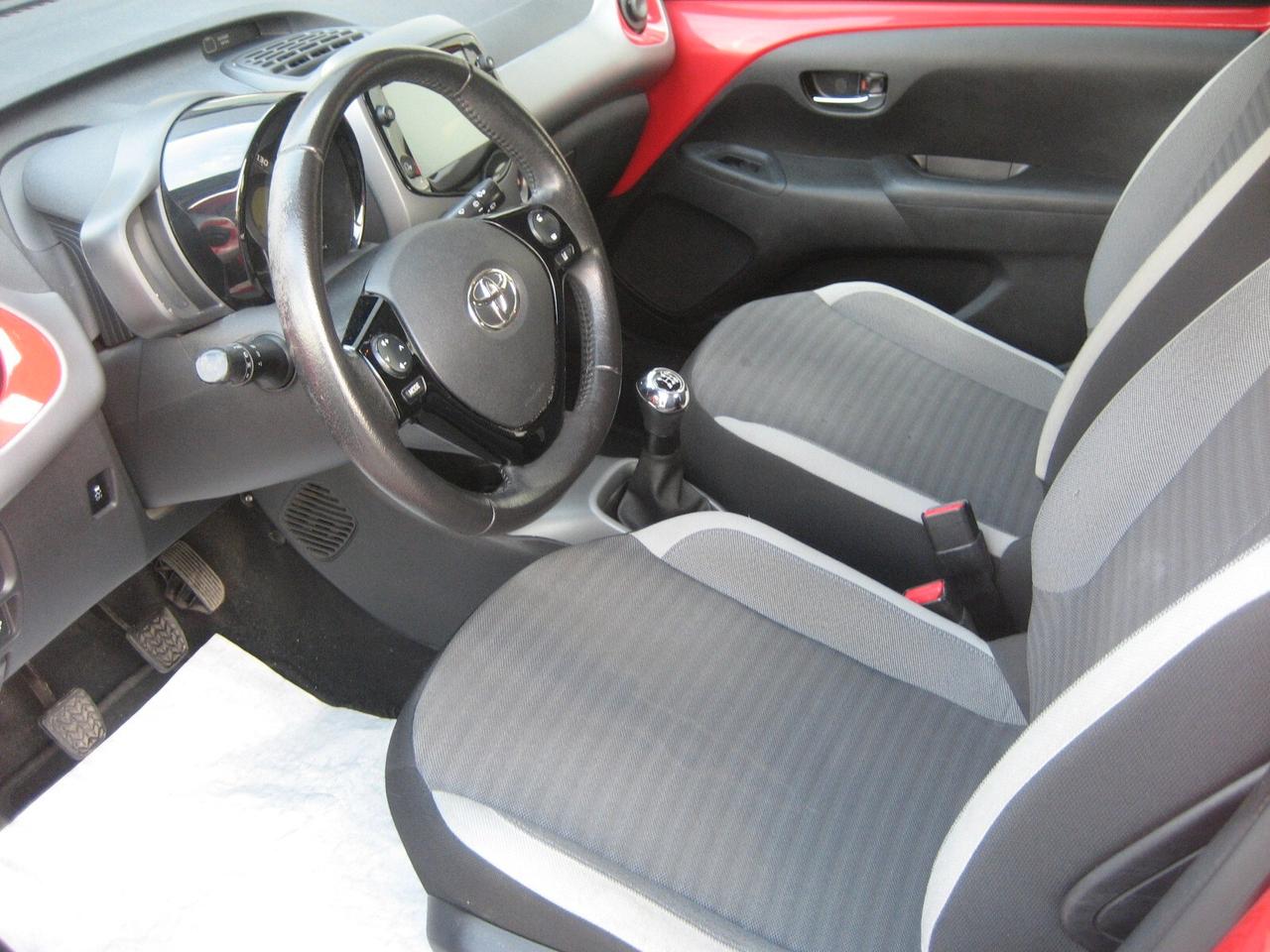 Toyota Aygo Connect 1.0 VVT-i 72 CV 5 porte x-play
