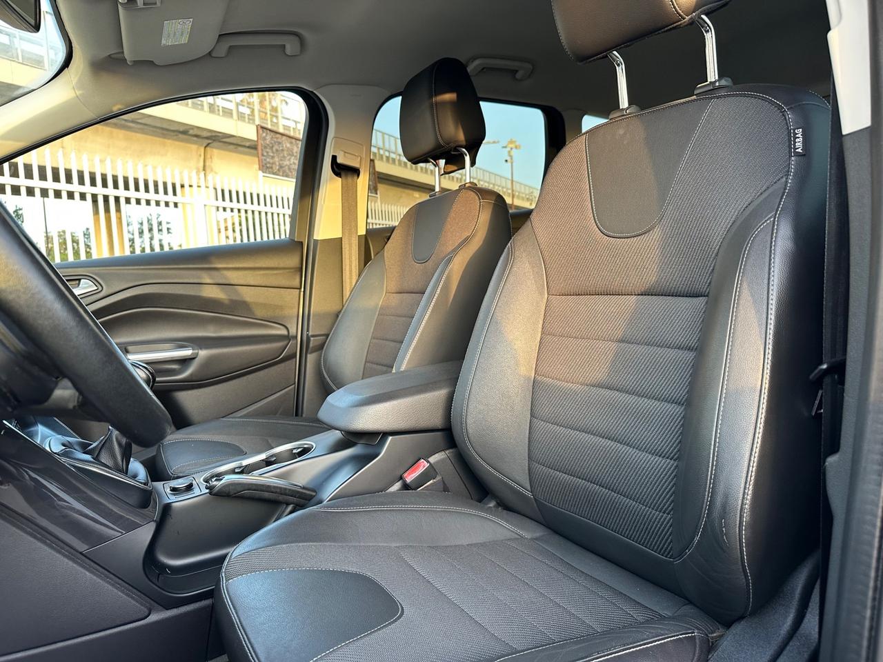 Ford Kuga 2014 2.0 TDCI 140 CV 4WD Titanium DA VETRINA