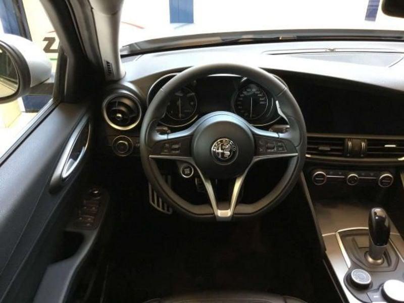 Alfa Romeo Giulia 2.2 T-Diesel 180CV AT8 Super Q2 - PACK PERFORMANCE