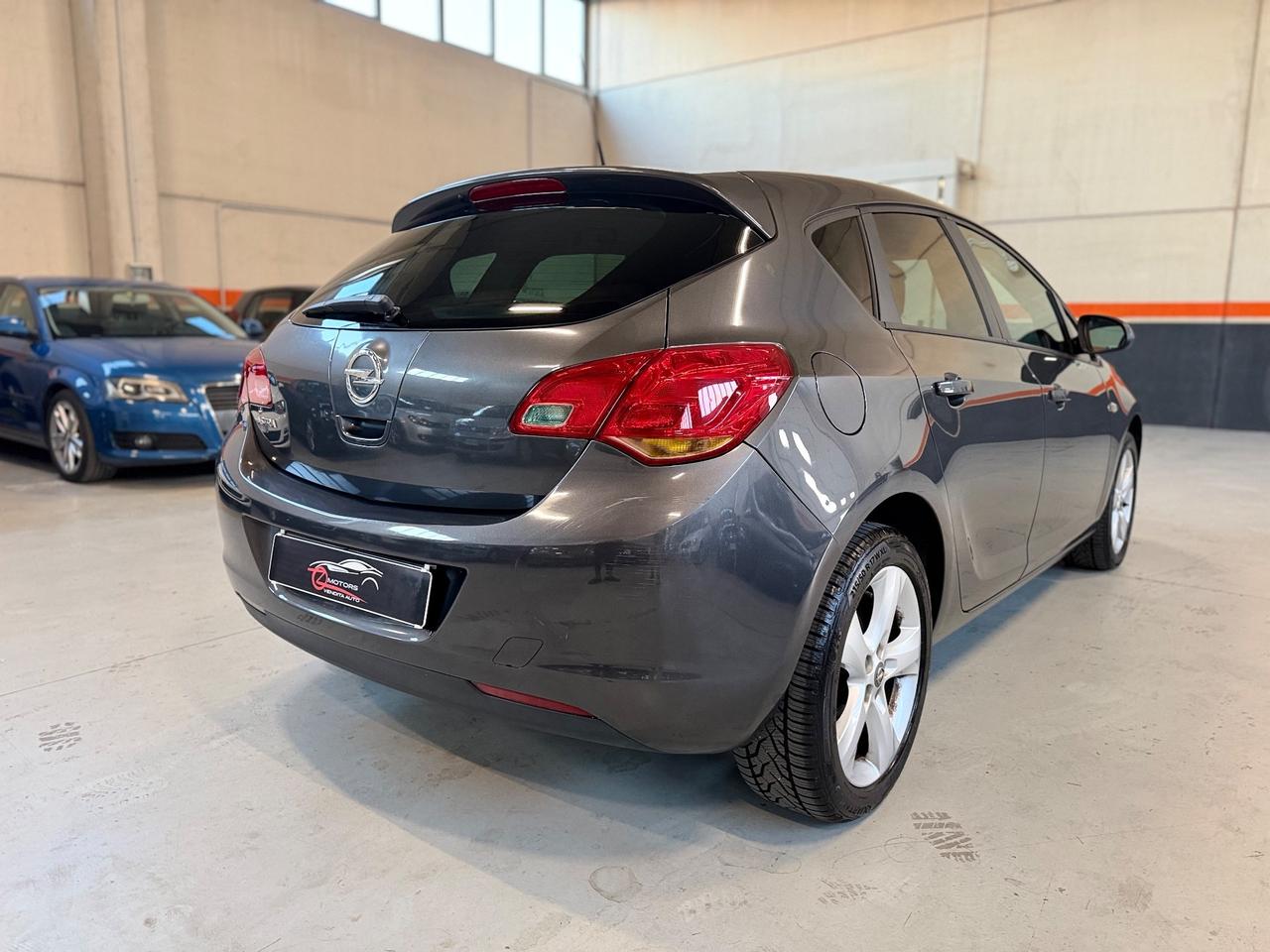 Opel Astra 1.4 100CV 5 porte Cosmo NEOPATENTATI